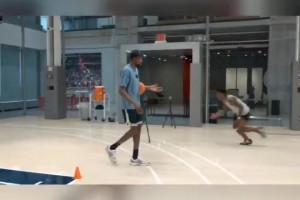 被篮球耽误了！记者：安德玛近年营收下滑 库里退役或转高尔夫