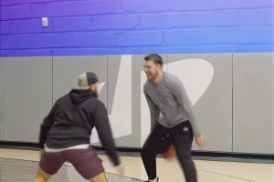 美娜和小七，二者必须选一个做终身伴侣，应该选谁？