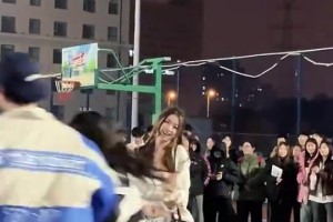 小姐姐这一套连贯操作下来，我估计八成的吧友防不住她