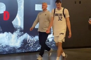 状元弗拉格生涯新高35分击败快船