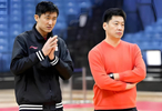 距离解禁还有3年！广东男篮传奇教头李春江现身东莞篮球中心现场观赛